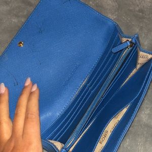 MICHAEL KORS matching blue wallet